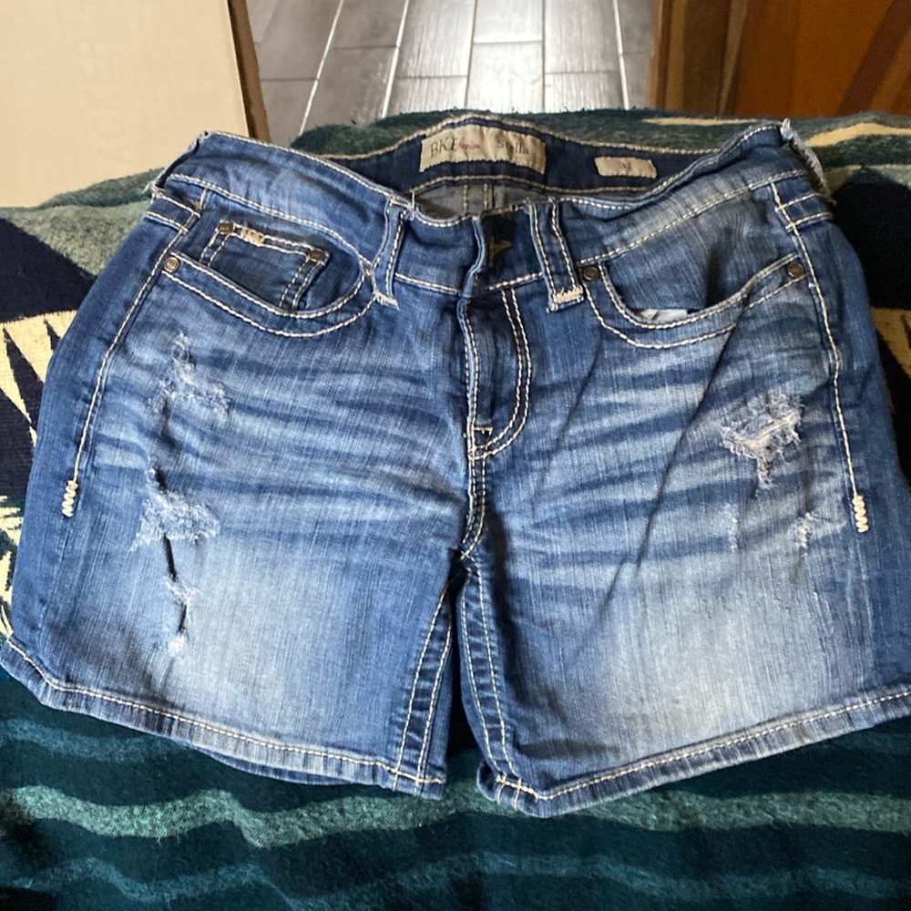 BKE Stella Jean shorts. Size 31 women’s. Distressed dark light blue color.